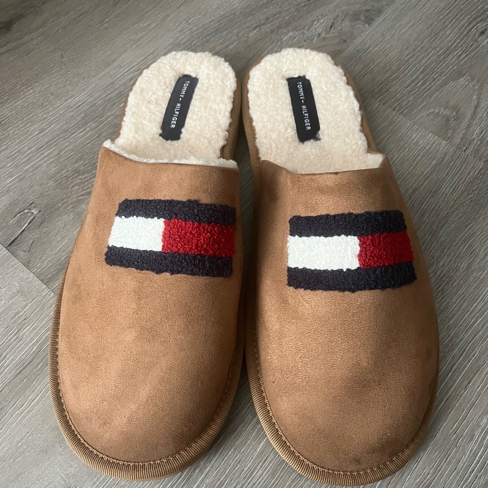 Tommy Hilfiger Men’s Tan, Red & Blue House Shoes Slip-Ons, Size 11M